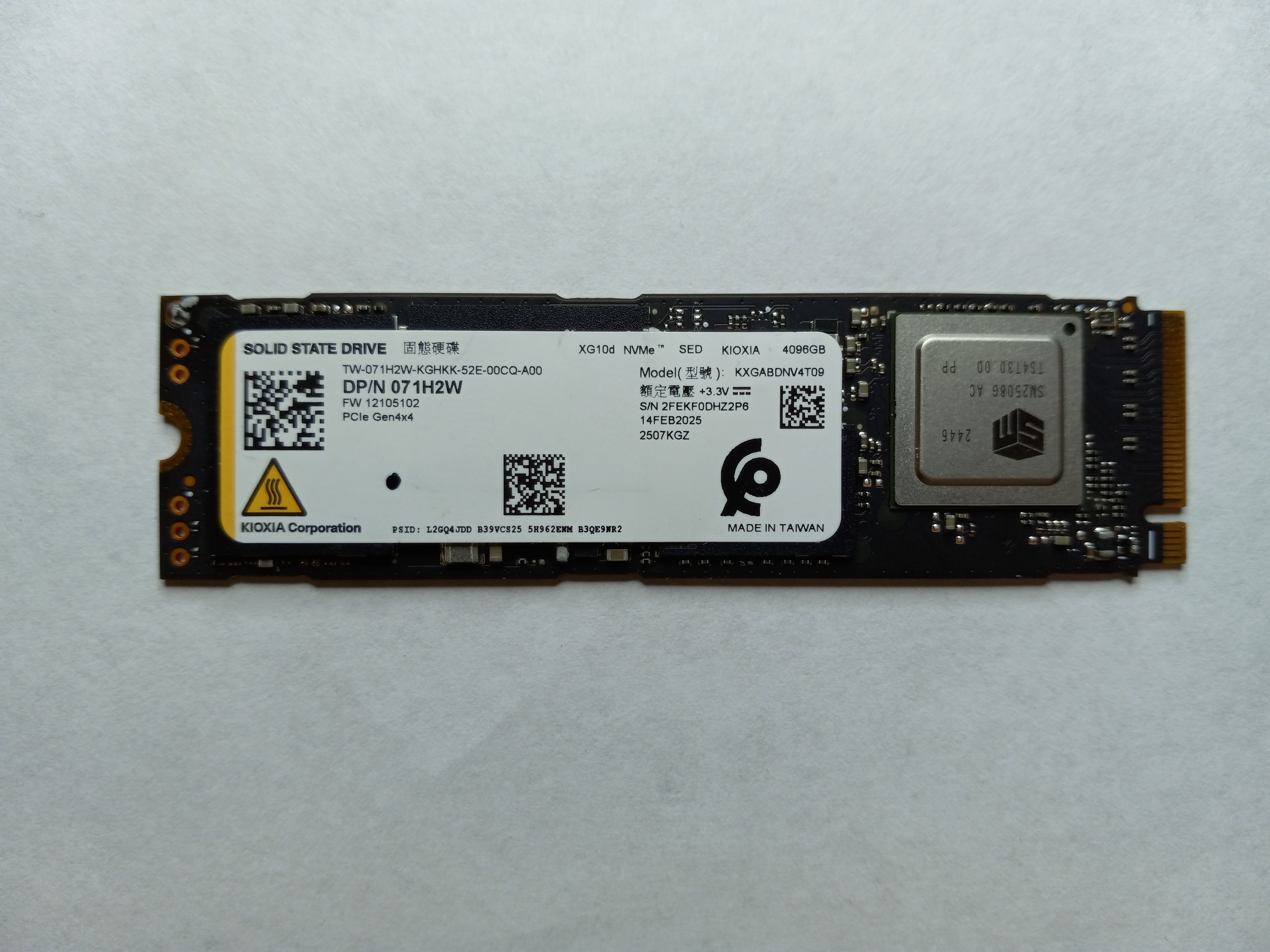 Seller photo of Dell 71H2W (Kioxia KXGABDNV4T09)