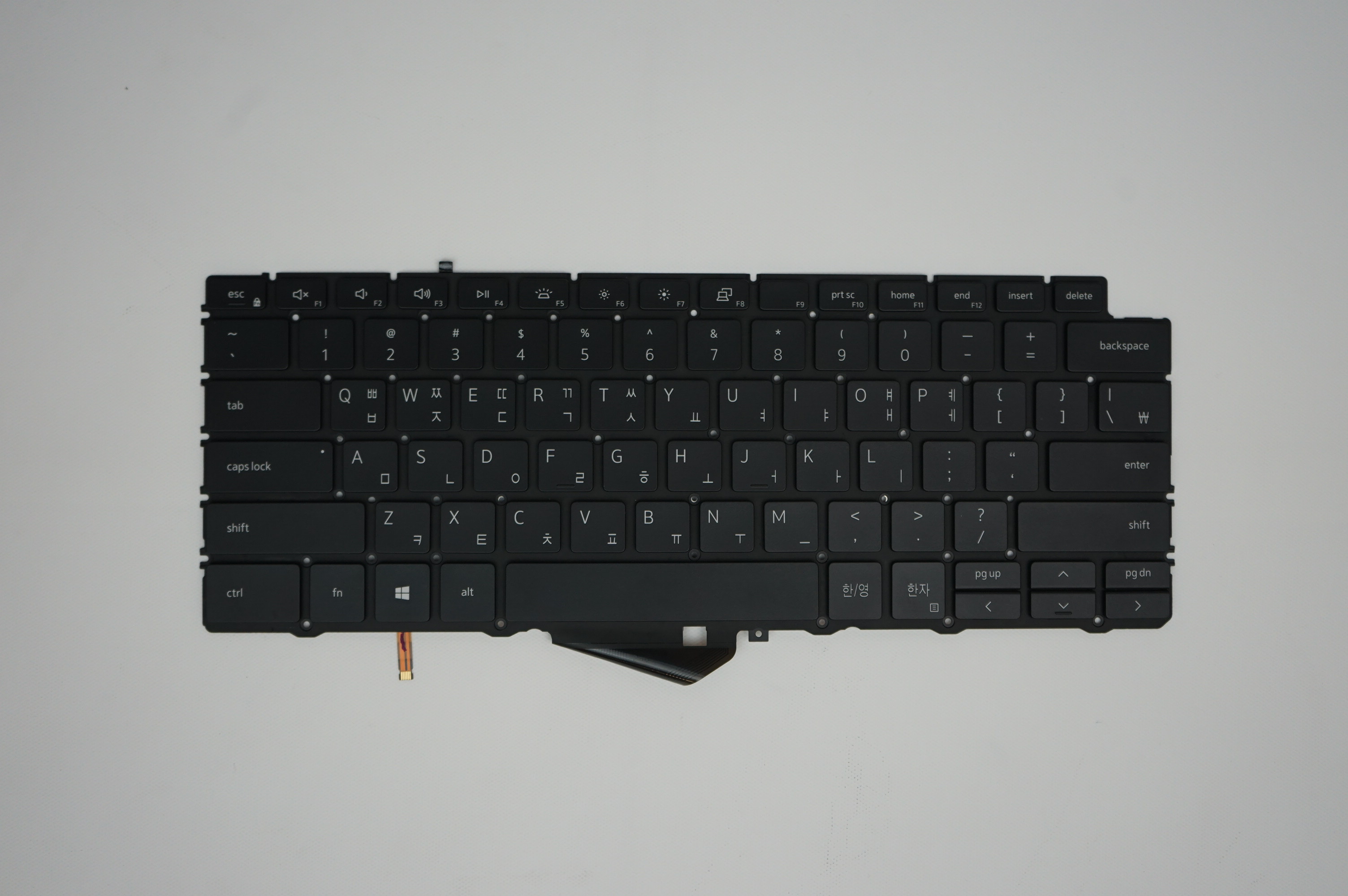Dell 8T6YC Korean 81 Key Non Backlit Keyboard