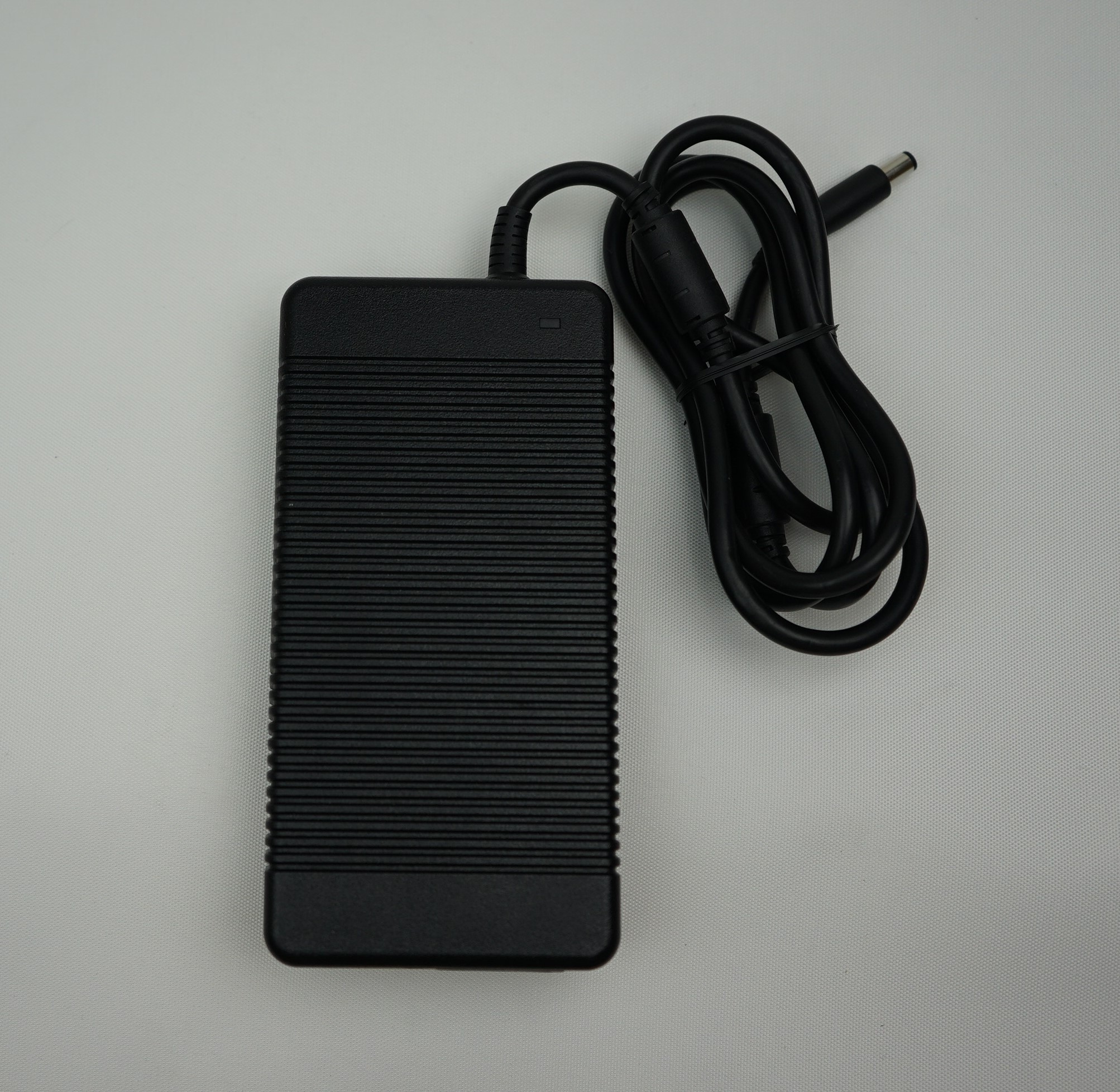 Dell 1MDV8 330 Watts AC Adapter