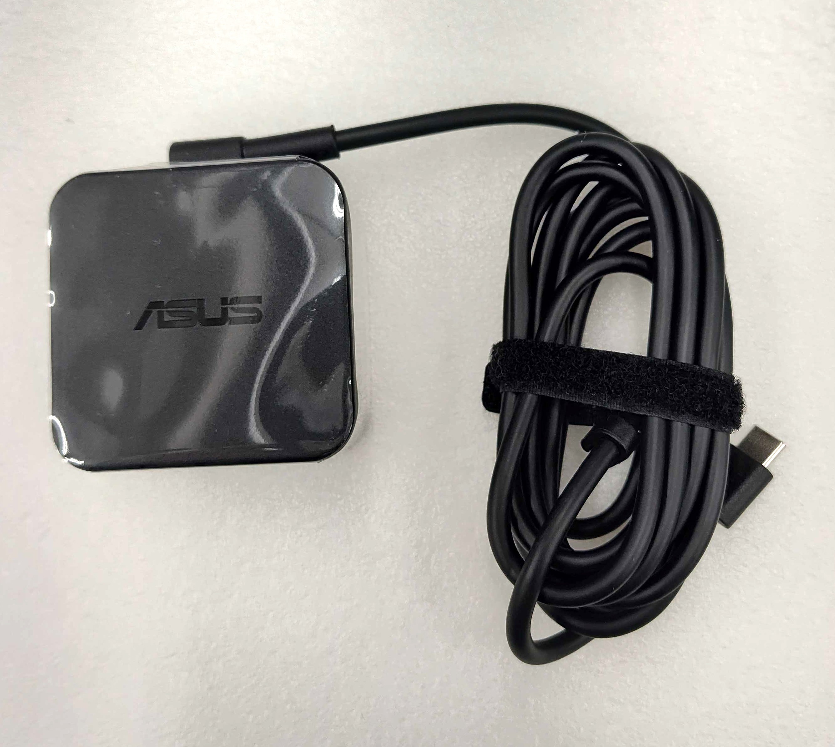 Asus 90XB03UN-MPW060 45 Watts AC Adapter